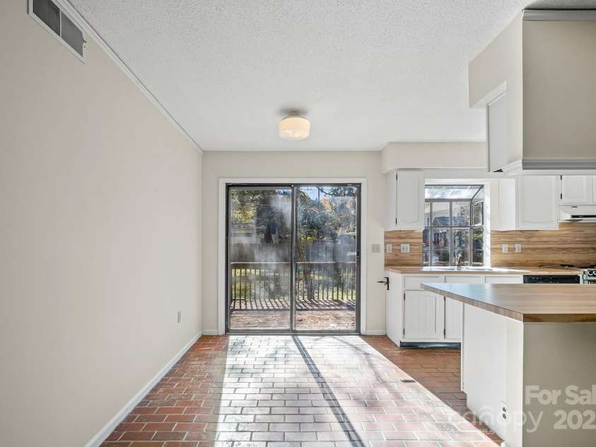 331 Meadowbrook Road, Charlotte, NC 28211.  MLS# CAR4318757, YatesRealty ID 2289. 