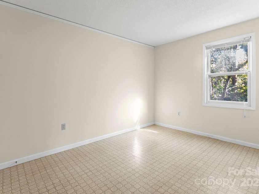 331 Meadowbrook Road, Charlotte, NC 28211.  MLS# CAR4318757, YatesRealty ID 2289. 