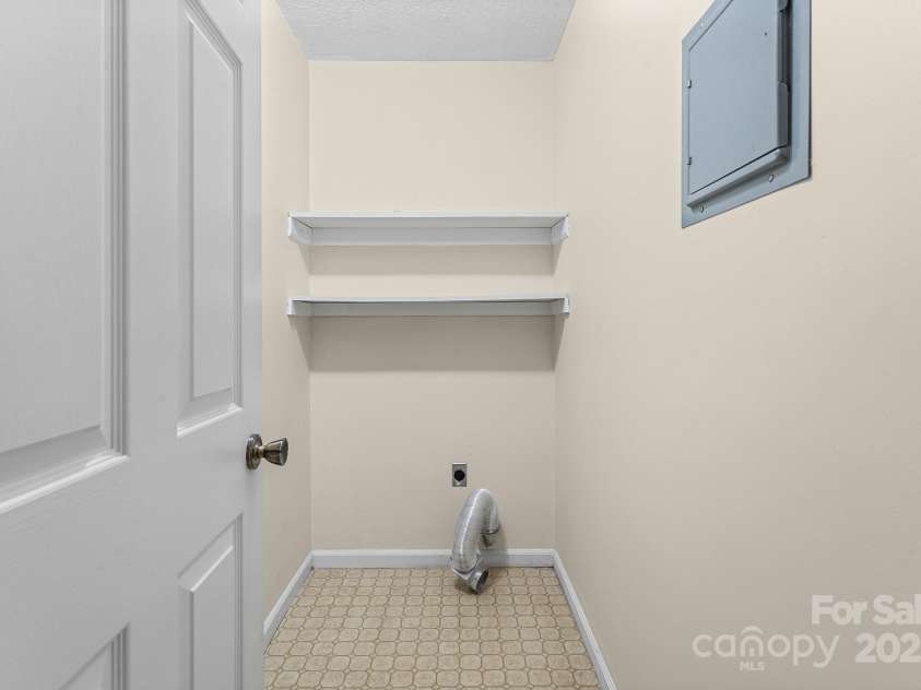 331 Meadowbrook Road, Charlotte, NC 28211.  MLS# CAR4318757, YatesRealty ID 2289. 