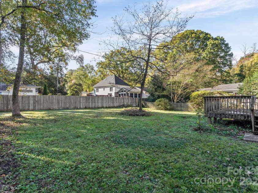 331 Meadowbrook Road, Charlotte, NC 28211.  MLS# CAR4318757, YatesRealty ID 2289. 