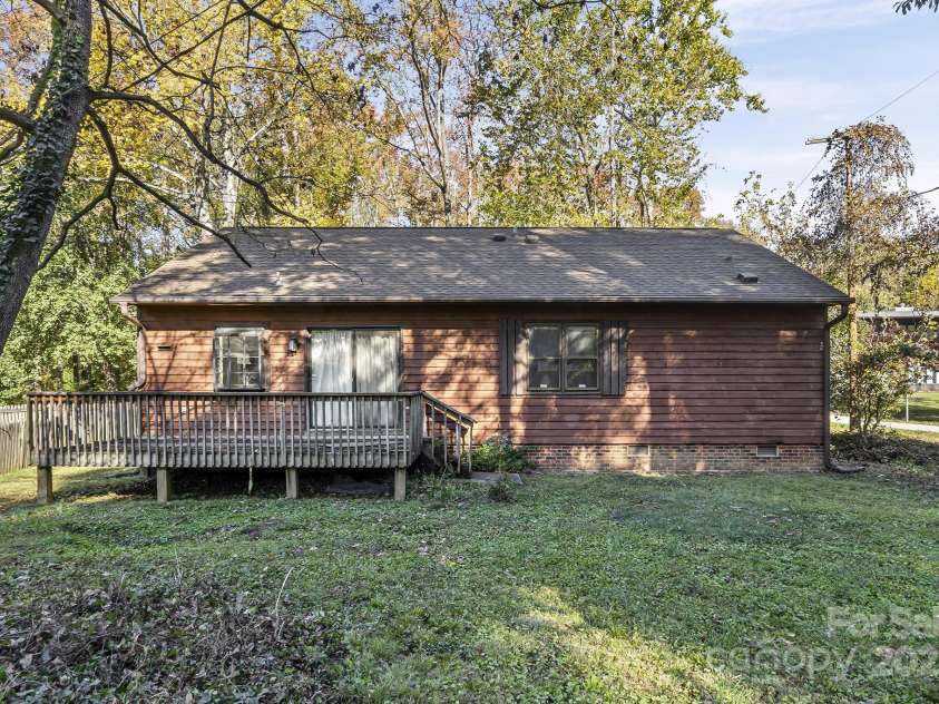331 Meadowbrook Road, Charlotte, NC 28211.  MLS# CAR4318757, YatesRealty ID 2289. 