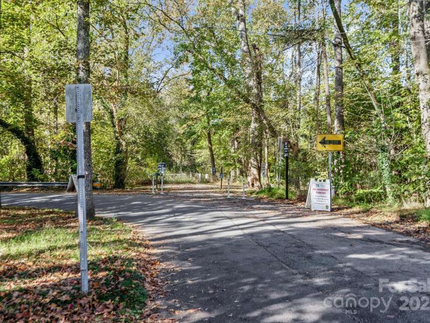 331 Meadowbrook Road, Charlotte, NC 28211.  MLS# CAR4318757, YatesRealty ID 2289. 