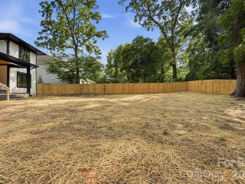 1427 Sharon Amity Road, Charlotte, NC 28211.  MLS# CAR4355163, YatesRealty ID 22890. 