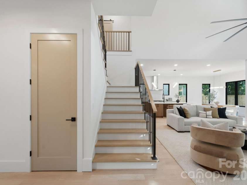 1427 Sharon Amity Road, Charlotte, NC 28211.  MLS# CAR4355163, YatesRealty ID 22890. 