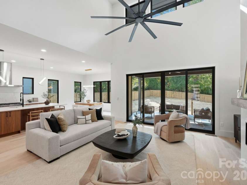 1427 Sharon Amity Road, Charlotte, NC 28211.  MLS# CAR4355163, YatesRealty ID 22890. 
