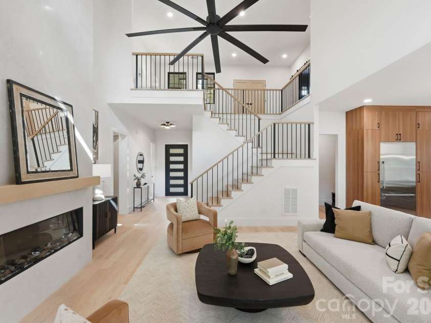 1427 Sharon Amity Road, Charlotte, NC 28211.  MLS# CAR4355163, YatesRealty ID 22890. 
