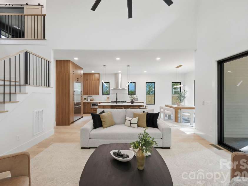 1427 Sharon Amity Road, Charlotte, NC 28211.  MLS# CAR4355163, YatesRealty ID 22890. 