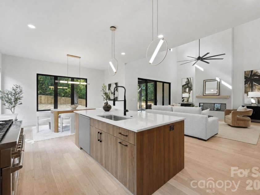 1427 Sharon Amity Road, Charlotte, NC 28211.  MLS# CAR4355163, YatesRealty ID 22890. 