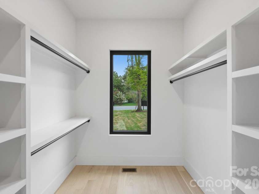 1427 Sharon Amity Road, Charlotte, NC 28211.  MLS# CAR4355163, YatesRealty ID 22890. 
