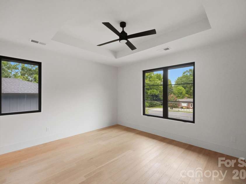1427 Sharon Amity Road, Charlotte, NC 28211.  MLS# CAR4355163, YatesRealty ID 22890. 