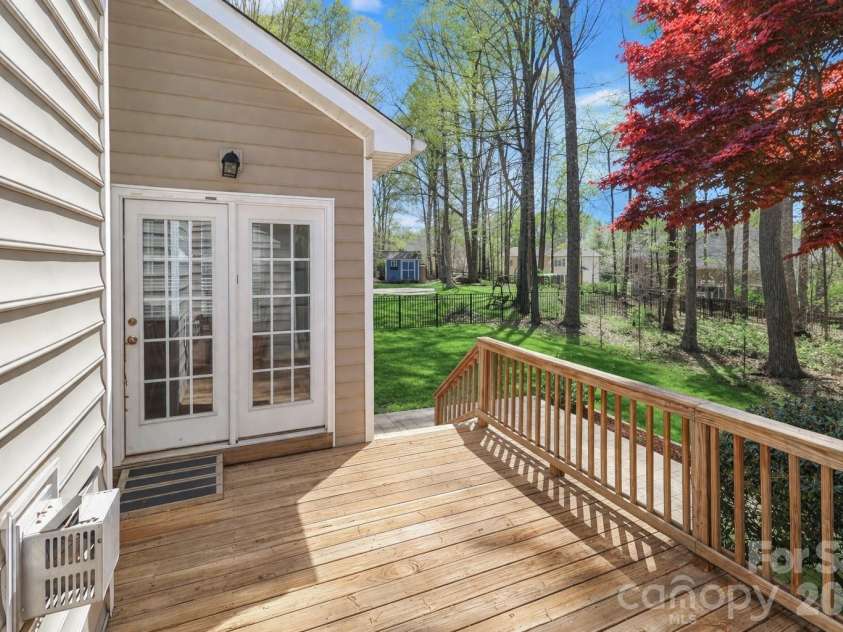 158 Forest Walk Way, Mooresville, NC 28115.  MLS# CAR4360572, YatesRealty ID 22893. 