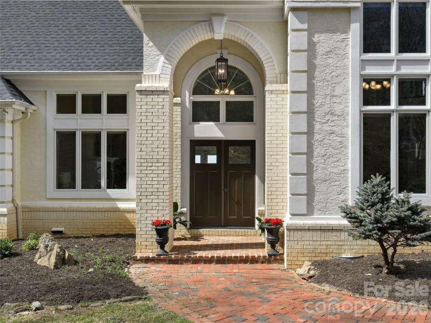 33 Elk Ridge Drive, Asheville, NC 28804.  MLS# CAR4364850, YatesRealty ID 22894. 