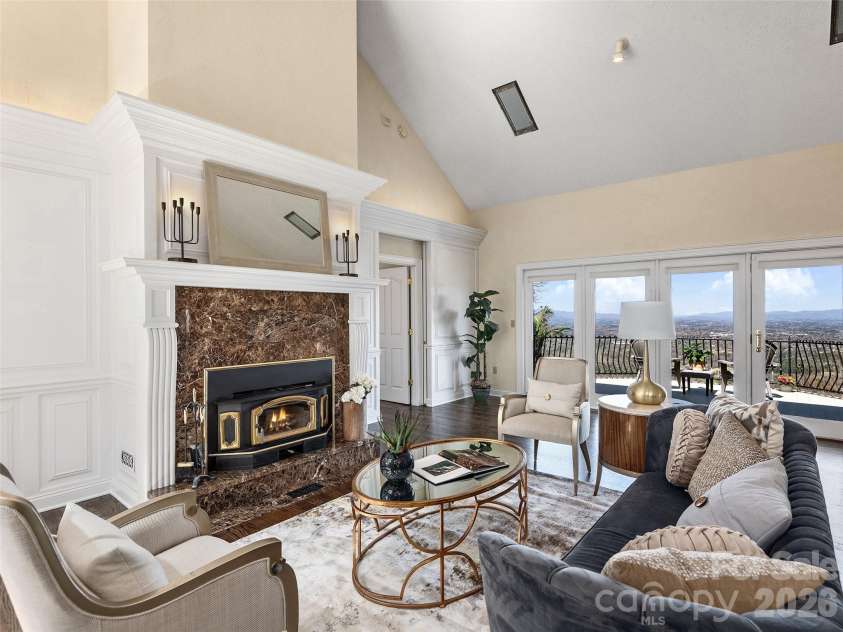 33 Elk Ridge Drive, Asheville, NC 28804.  MLS# CAR4364850, YatesRealty ID 22894. 