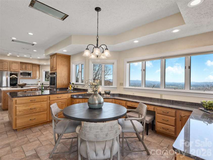 33 Elk Ridge Drive, Asheville, NC 28804.  MLS# CAR4364850, YatesRealty ID 22894. 