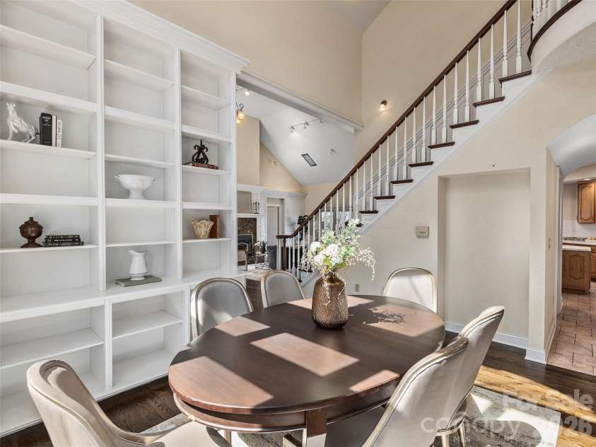 33 Elk Ridge Drive, Asheville, NC 28804.  MLS# CAR4364850, YatesRealty ID 22894. 