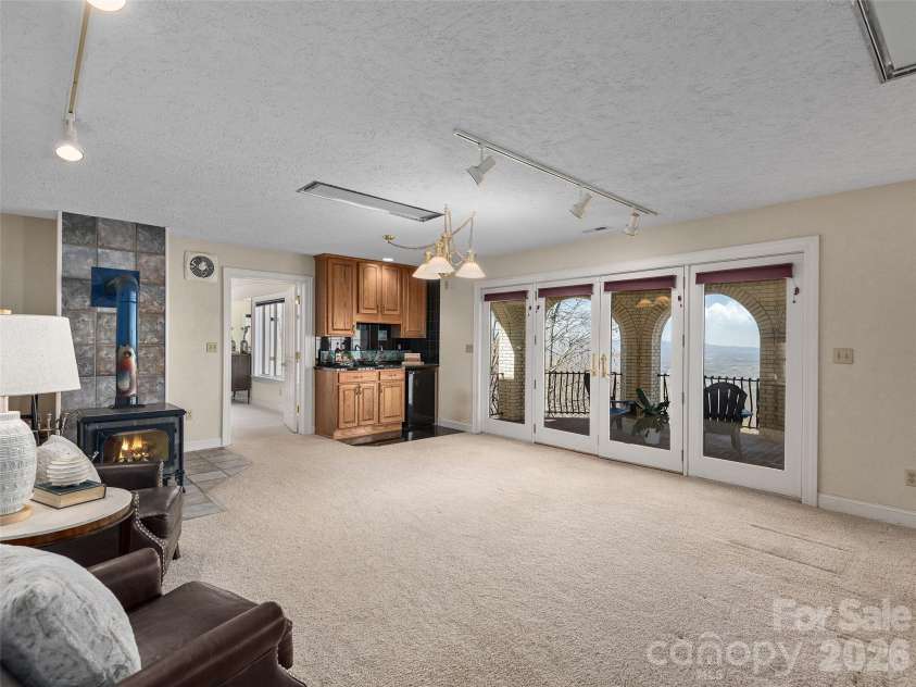 33 Elk Ridge Drive, Asheville, NC 28804.  MLS# CAR4364850, YatesRealty ID 22894. 