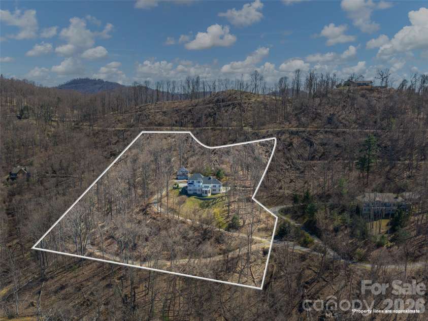33 Elk Ridge Drive, Asheville, NC 28804.  MLS# CAR4364850, YatesRealty ID 22894. 
