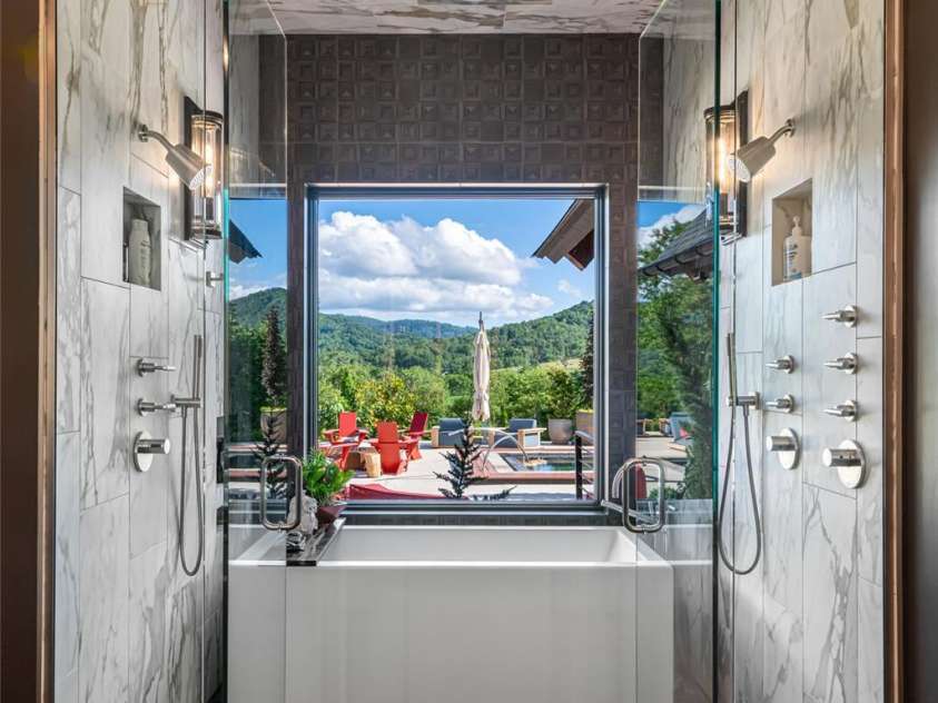 163 Annabelle Linn Drive, Fairview, NC 28730.  MLS# CAR4255897, YatesRealty ID 22895. 