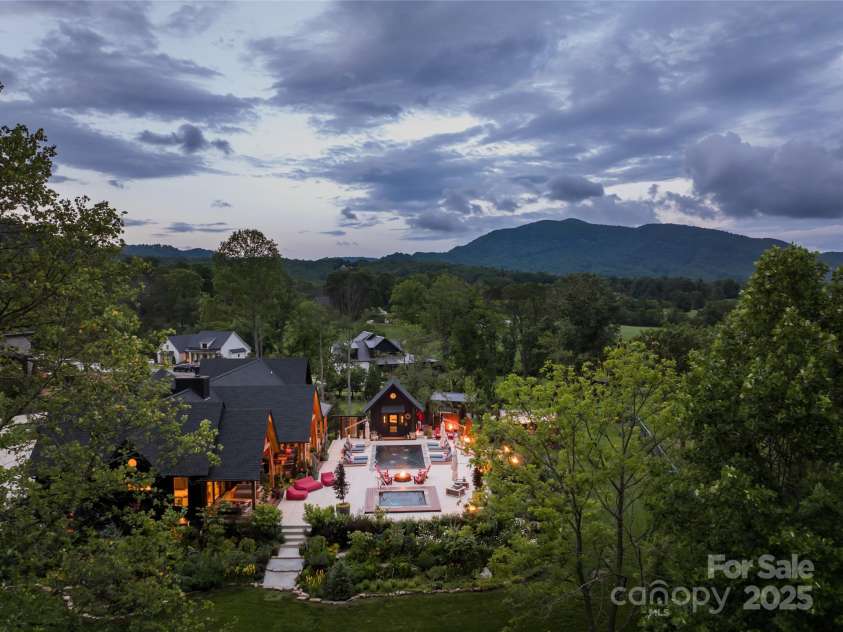 163 Annabelle Linn Drive, Fairview, NC 28730.  MLS# CAR4255897, YatesRealty ID 22895. 