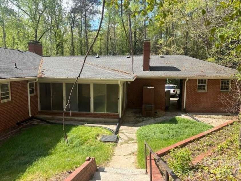 376 Sunnyside Drive, Concord, NC 28025.  MLS# CAR4365481, YatesRealty ID 22896. 