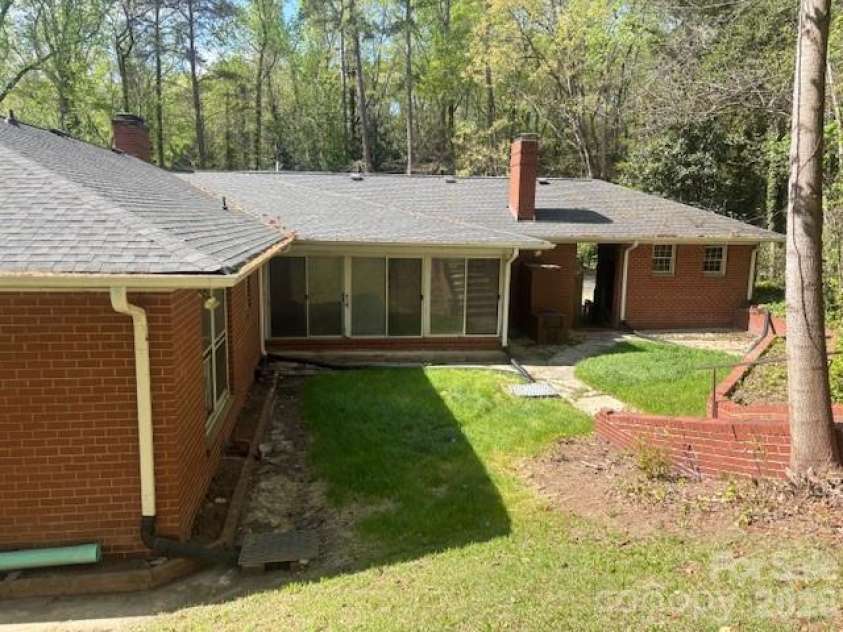 376 Sunnyside Drive, Concord, NC 28025.  MLS# CAR4365481, YatesRealty ID 22896. 