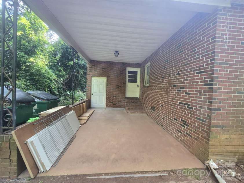 2433 Eargle Road, Charlotte, NC 28269.  MLS# CAR4271104, YatesRealty ID 22897. 