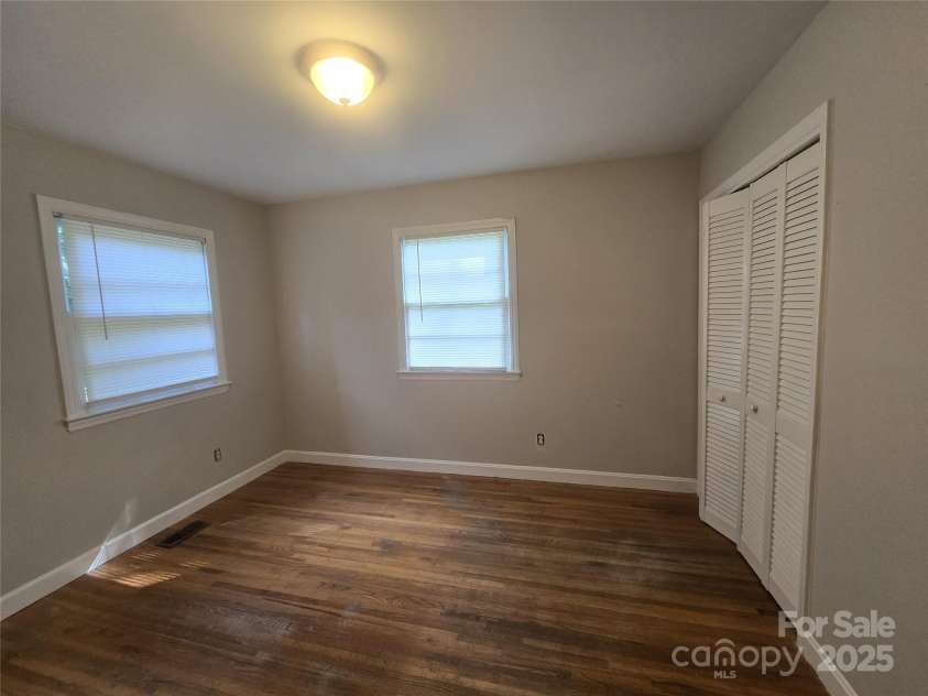 2433 Eargle Road, Charlotte, NC 28269.  MLS# CAR4271104, YatesRealty ID 22897. 