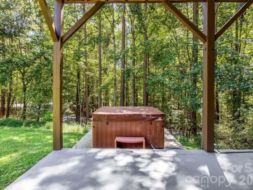 447 Hidden Lake Parkway, Nebo, NC 28761.  MLS# CAR4341949, YatesRealty ID 22897. 