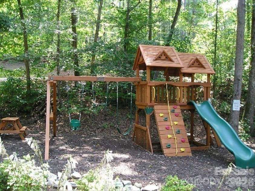 447 Hidden Lake Parkway, Nebo, NC 28761.  MLS# CAR4341949, YatesRealty ID 22897. 