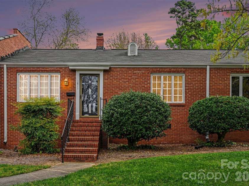 1811 Lynnwood Drive, Charlotte, NC 28209.  MLS# CAR4365948, YatesRealty ID 22898. 