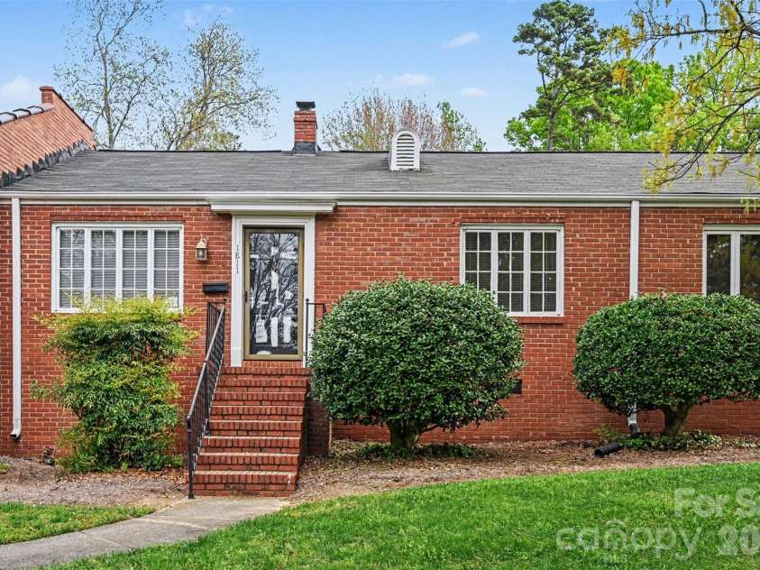 1811 Lynnwood Drive, Charlotte, NC 28209.  MLS# CAR4365948, YatesRealty ID 22898. 