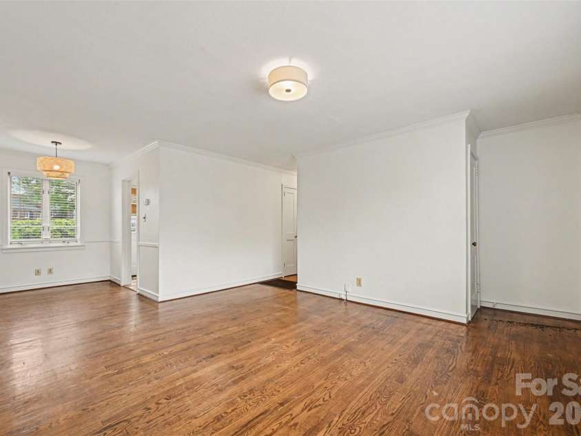 1811 Lynnwood Drive, Charlotte, NC 28209.  MLS# CAR4365948, YatesRealty ID 22898. 