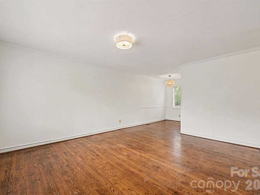 1811 Lynnwood Drive, Charlotte, NC 28209.  MLS# CAR4365948, YatesRealty ID 22898. 