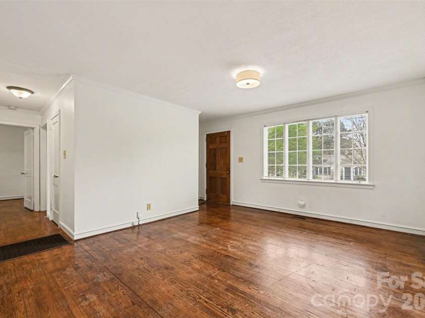 1811 Lynnwood Drive, Charlotte, NC 28209.  MLS# CAR4365948, YatesRealty ID 22898. 