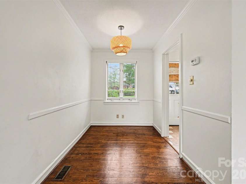 1811 Lynnwood Drive, Charlotte, NC 28209.  MLS# CAR4365948, YatesRealty ID 22898. 