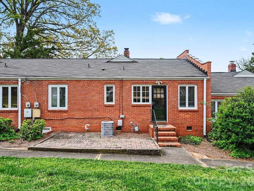 1811 Lynnwood Drive, Charlotte, NC 28209.  MLS# CAR4365948, YatesRealty ID 22898. 