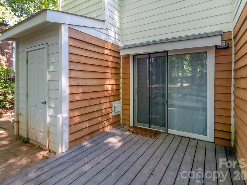 5812 Rock Hollow Drive, Charlotte, NC 28212.  MLS# CAR4367788, YatesRealty ID 22899. Back Deck