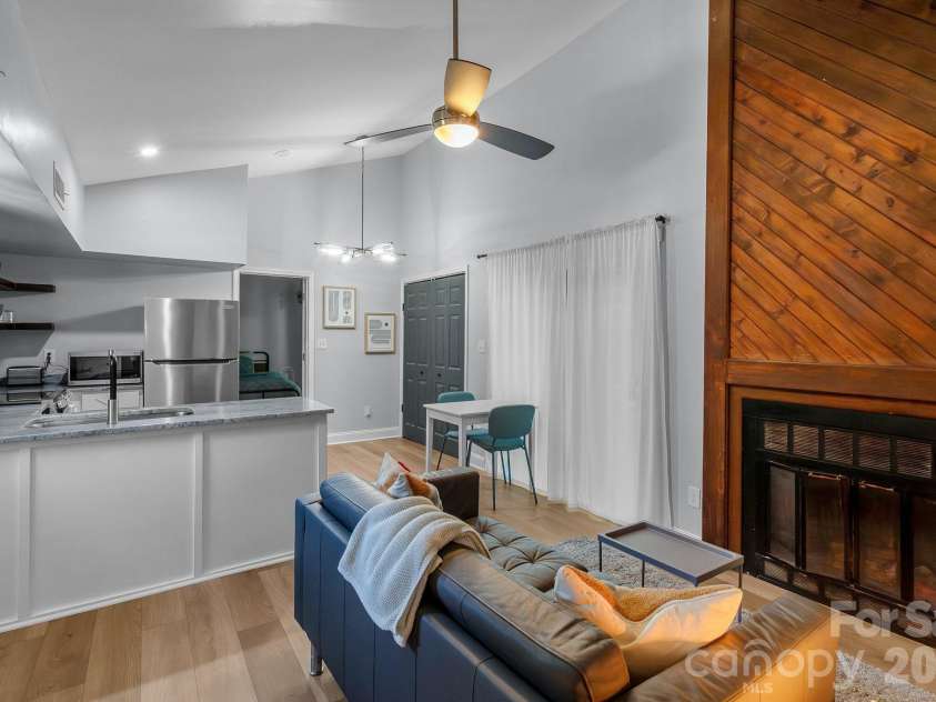 5812 Rock Hollow Drive, Charlotte, NC 28212.  MLS# CAR4367788, YatesRealty ID 22899. Open Floor Plan