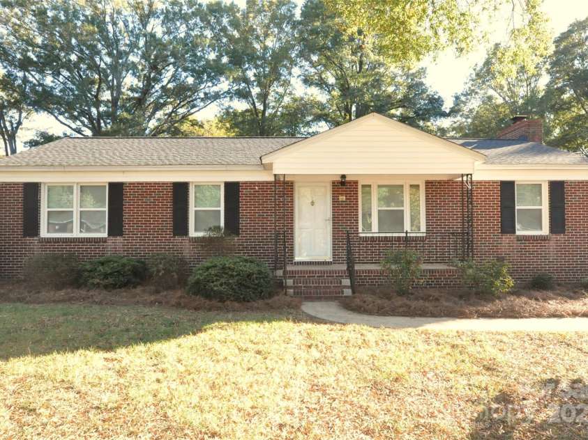 109 Hardin Street, Chester, SC 29706.  MLS# CAR4315865, YatesRealty ID 229. 