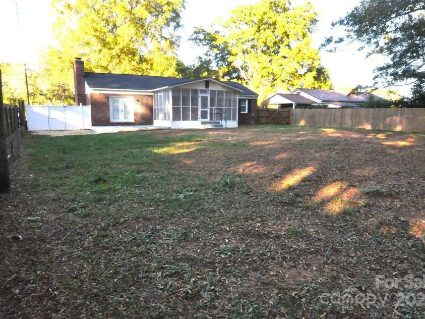 109 Hardin Street, Chester, SC 29706.  MLS# CAR4315865, YatesRealty ID 229. 