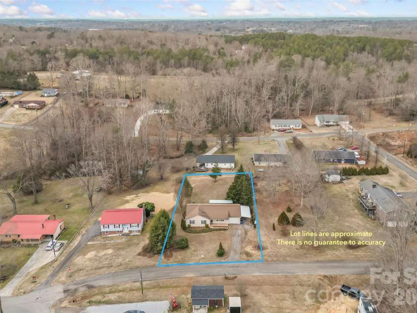 1855 Eastbrook Circle, Morganton, NC 28655.  MLS# CAR4349531, YatesRealty ID 2290. Approximate lot lines