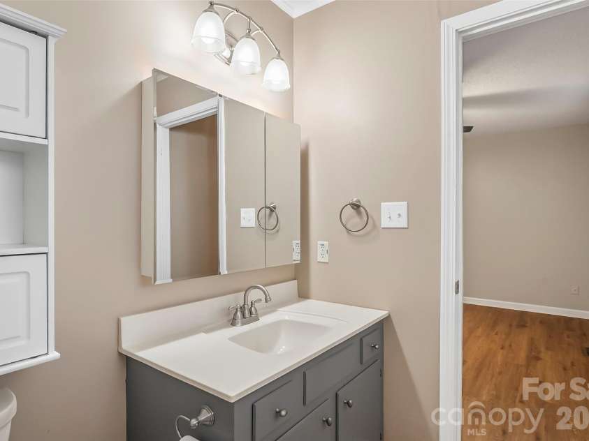 1855 Eastbrook Circle, Morganton, NC 28655.  MLS# CAR4349531, YatesRealty ID 2290. Primary Bath