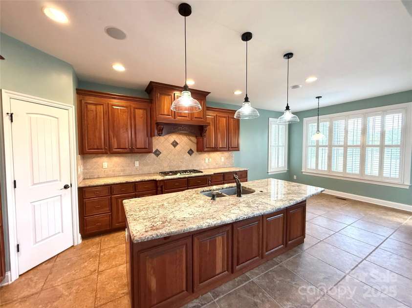 141 Weathers Creek Road, Troutman, NC 28166.  MLS# CAR4264721, YatesRealty ID 22900. Kitchen with breakfast area.