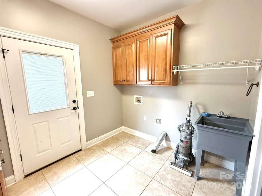 141 Weathers Creek Road, Troutman, NC 28166.  MLS# CAR4264721, YatesRealty ID 22900. Laundry Room on main.