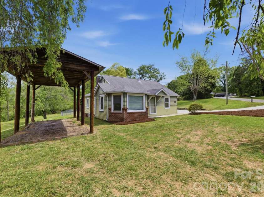 2566 Andrews Circle, Lenoir, NC 28645.  MLS# CAR4369144, YatesRealty ID 22900. 