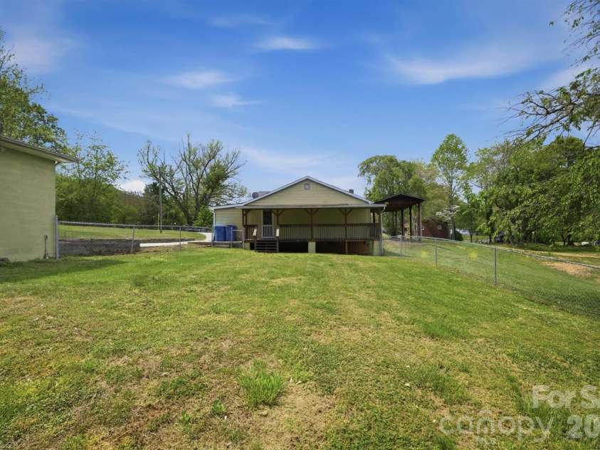 2566 Andrews Circle, Lenoir, NC 28645.  MLS# CAR4369144, YatesRealty ID 22900. 