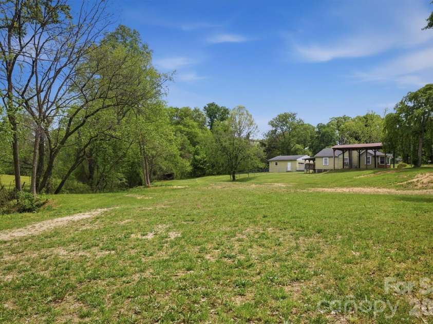 2566 Andrews Circle, Lenoir, NC 28645.  MLS# CAR4369144, YatesRealty ID 22900. 