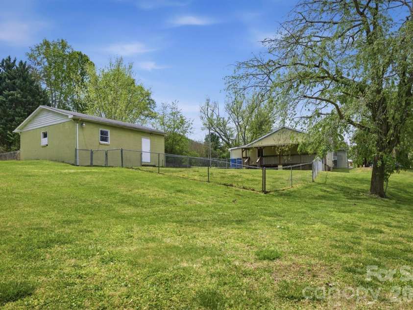 2566 Andrews Circle, Lenoir, NC 28645.  MLS# CAR4369144, YatesRealty ID 22900. 