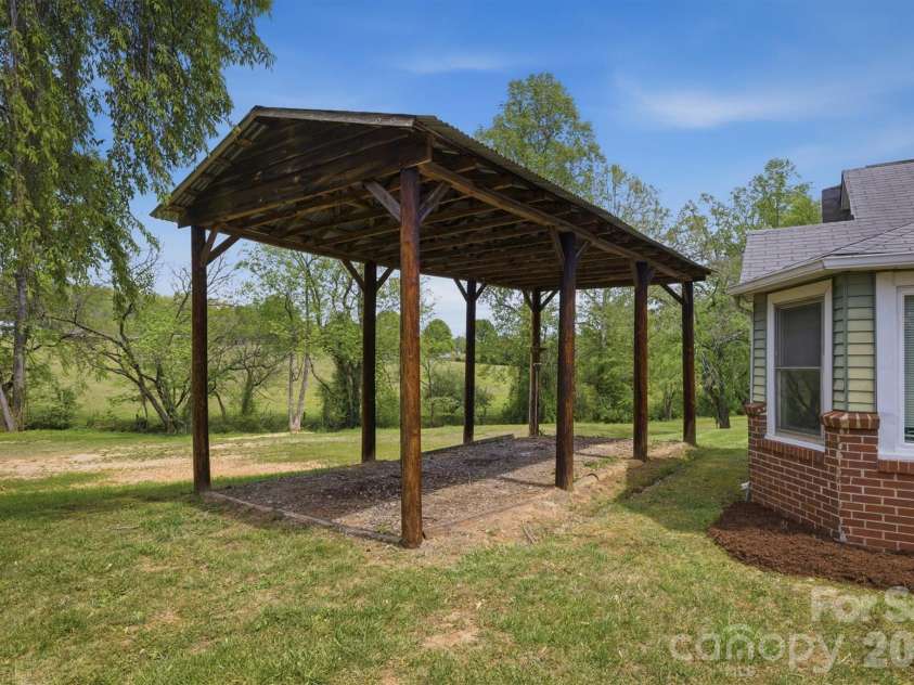 2566 Andrews Circle, Lenoir, NC 28645.  MLS# CAR4369144, YatesRealty ID 22900. 