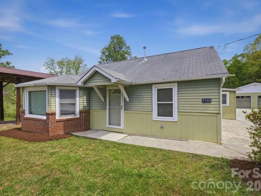 2566 Andrews Circle, Lenoir, NC 28645.  MLS# CAR4369144, YatesRealty ID 22900. 